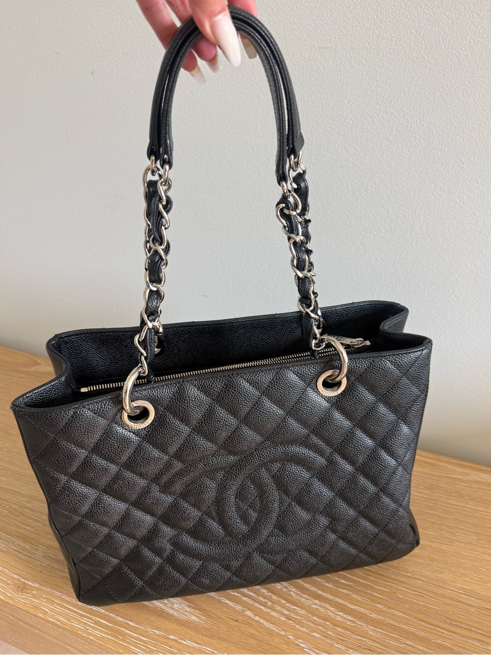 AUTHENTIC CHANEL BLACK CAVIAR
GRAND SHOPPER TOTE GST
BAG